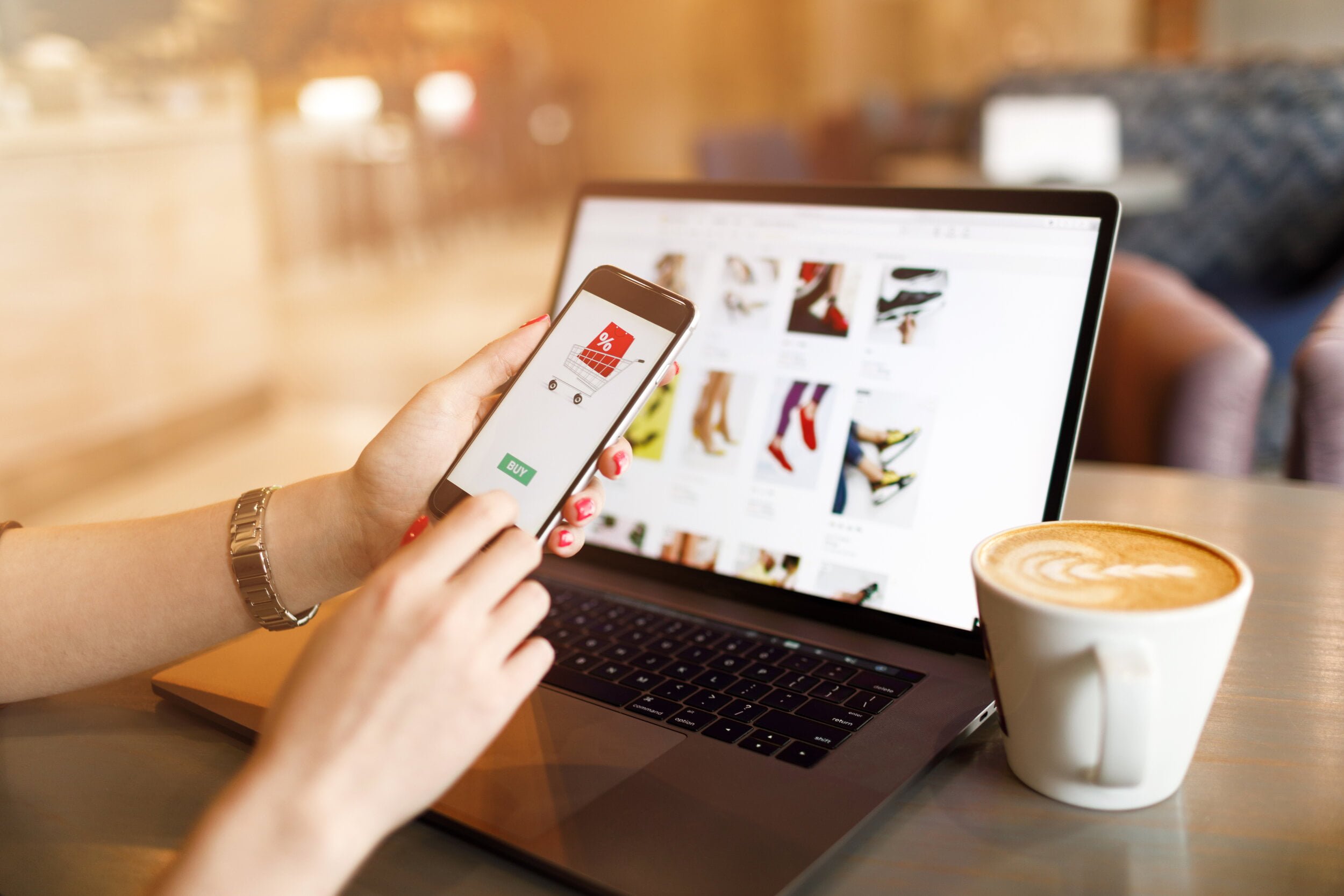 Eurostat: România a înregistrat o creștere de 43% în comerțul online în ultimul deceniu. Pe ce dau românii banii