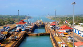 Panama a negat că ar fi făcut schimbări pentru a permite navelor guvernamentale americane să treacă gratuit prin canal