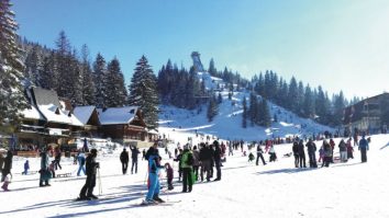 Pârtiile din țară sunt pregătite pentru sporturile de iarnă. Alexandru Matescu, reprezentant Teleferic: „Stratul de zăpadă se îmbunătățeste constant iar vremea este foarte bună”