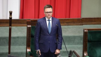 Polonia vrea alcoolteste în Parlament. Ce declară Președintele Szymon Hołownia