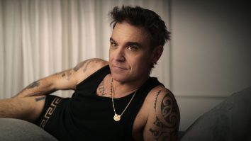 Cântărețul Robbie Williams spune că a fost vizitat de extratereștri