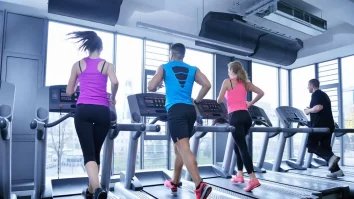 Oamenii se simt cel mai fericiți la 45 de ani. Care sunt secretele unei vieți împlinite