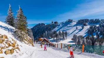 Unde mergi la schi cu familia? Traian Bădulescu, jurnalist de turism: „România stă destul de bine la capitolul stațiuni montane”