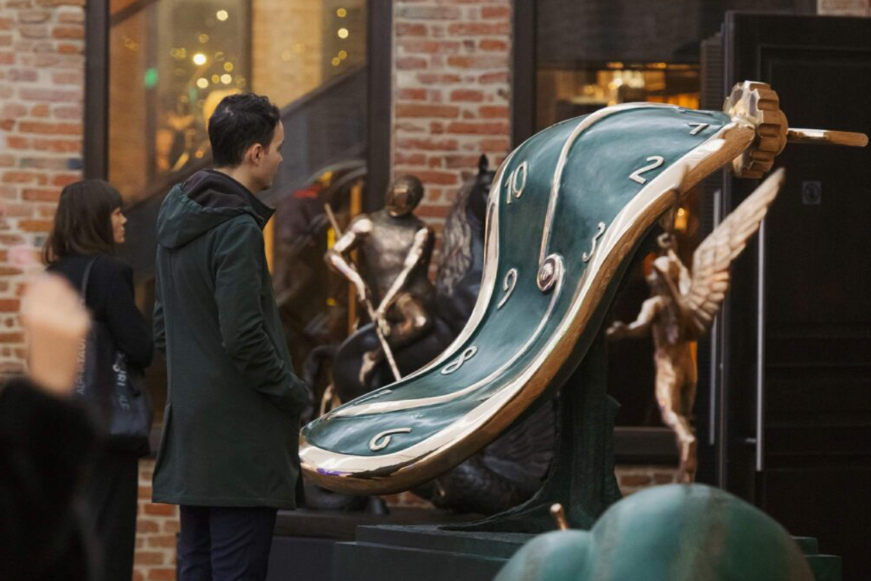 Expozițiile „Contemporar” și „Universul lui Salvador Dalí” te așteaptă la Cluj