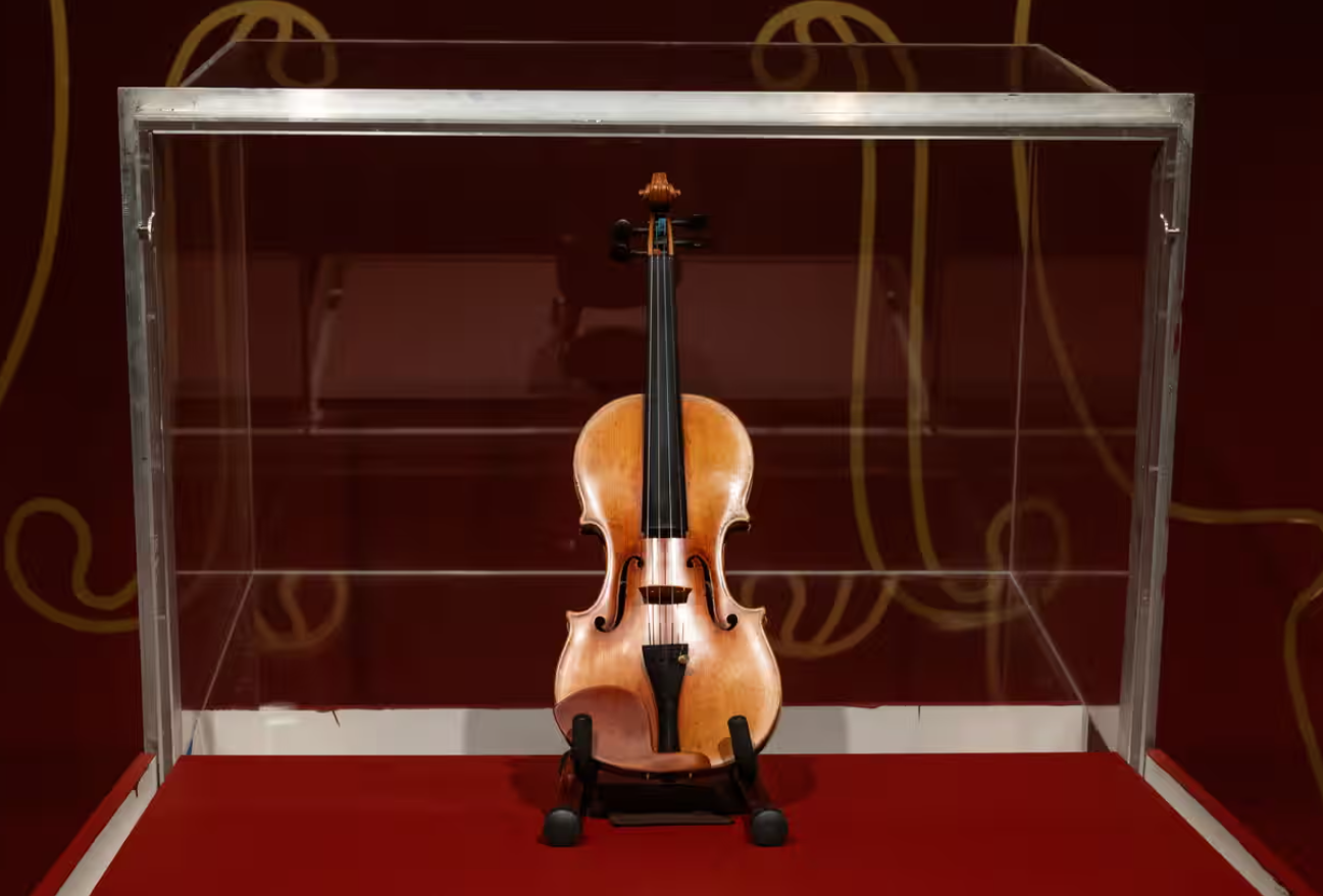 O vioară Stradivarius veche de 311 ani se vinde cu 11 milioane de dolari la New York. Cum vor fi folosiți banii