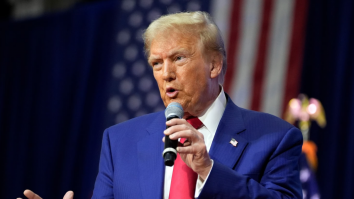 Pentru prima dată în istoria SUA, Trump va semna un ordin executiv care declară Engleza limbă oficială