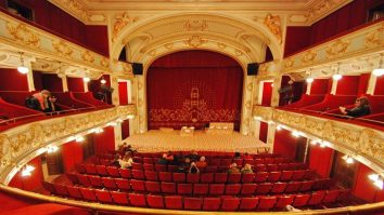 „Horror Vacui” aduce pe scenă povestea abandonului copiilor în România. Cabiria Morgenstern, actriță: „Oamenii pot vedea, asculta și empatiza cu povești reale de viață”