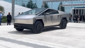 Vânzările Tesla au scăzut la jumătate în Europa. Ce trebuie să facă compania lui Musk pentru a recâștiga clienți