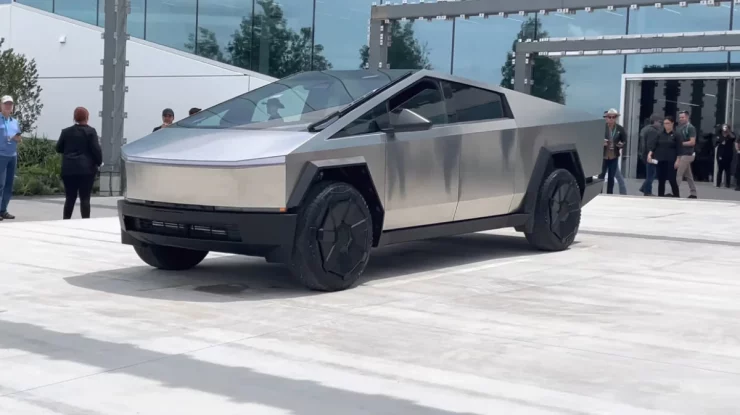 Tesla oferă încărcare super rapidă gratuită pe viață pentru cumpărătorii de Cybertruck, pe măsură ce cererea scade