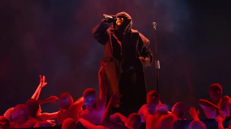 The Weeknd pune capăt boicotului Grammy cu o interpretare surpriză. Artistul a acuzat Academia de corupție și lipsă de transparență