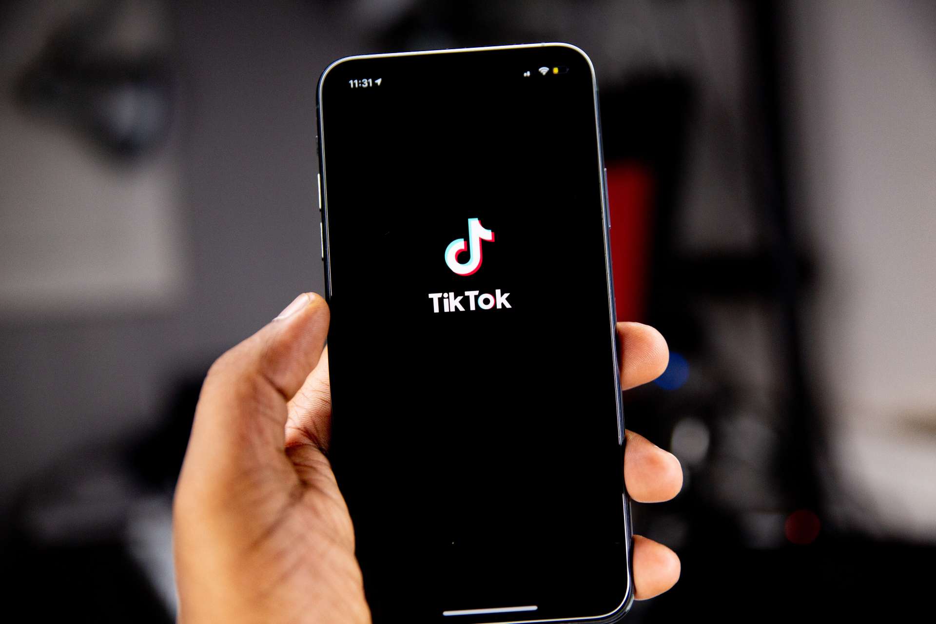 TikTok, acuzat că profită de livestream-uri cu conținut sexual realizate de minore în Kenya