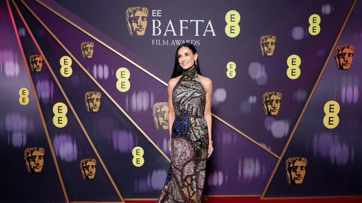 FOTO. Cele mai memorabile ținute de la Premiile BAFTA 2025. Ce vedete au strălucit pe covorul roșu