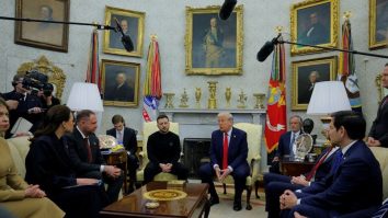 Discuții tensionate la Casa Albă între Trump și Zelenski. Trump: „Zelenski, tu nu vei câștiga acest război. Întoarce-te în SUA când ești pregătit pentru pace”. Conferința de presă comună Trump-Zelenski a fost anulată de Casa Albă, acordul nu a fost semnat