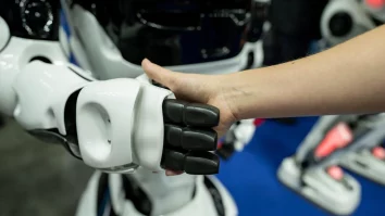 Inteligența Artificială poate fi consultantul tău în shopping. 8 din 10 români nu adaugă nimic în coș până nu folosesc A.I-ul