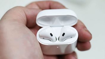 Acum poți să auzi mai bine cu AirPods 2. O actualizare transformă căștile în proteză pentru utilizatorii cu probleme de auz