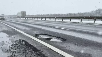 Autostrada A1 s-a degradat rapid după ninsori: Deși România investește miliarde de Euro în infrastructură, problemele continuă