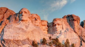 O deputată americană vrea figura lui Donald Trump pe Muntele Rushmore. Ce șanse sunt ca inițiativa lui Luna să devină realitate