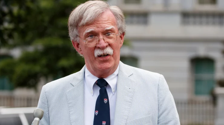 John Bolton susține că acordul propus de Trump pentru a pune capăt războiului din Ucraina „se apropie destul de mult de capitulare”