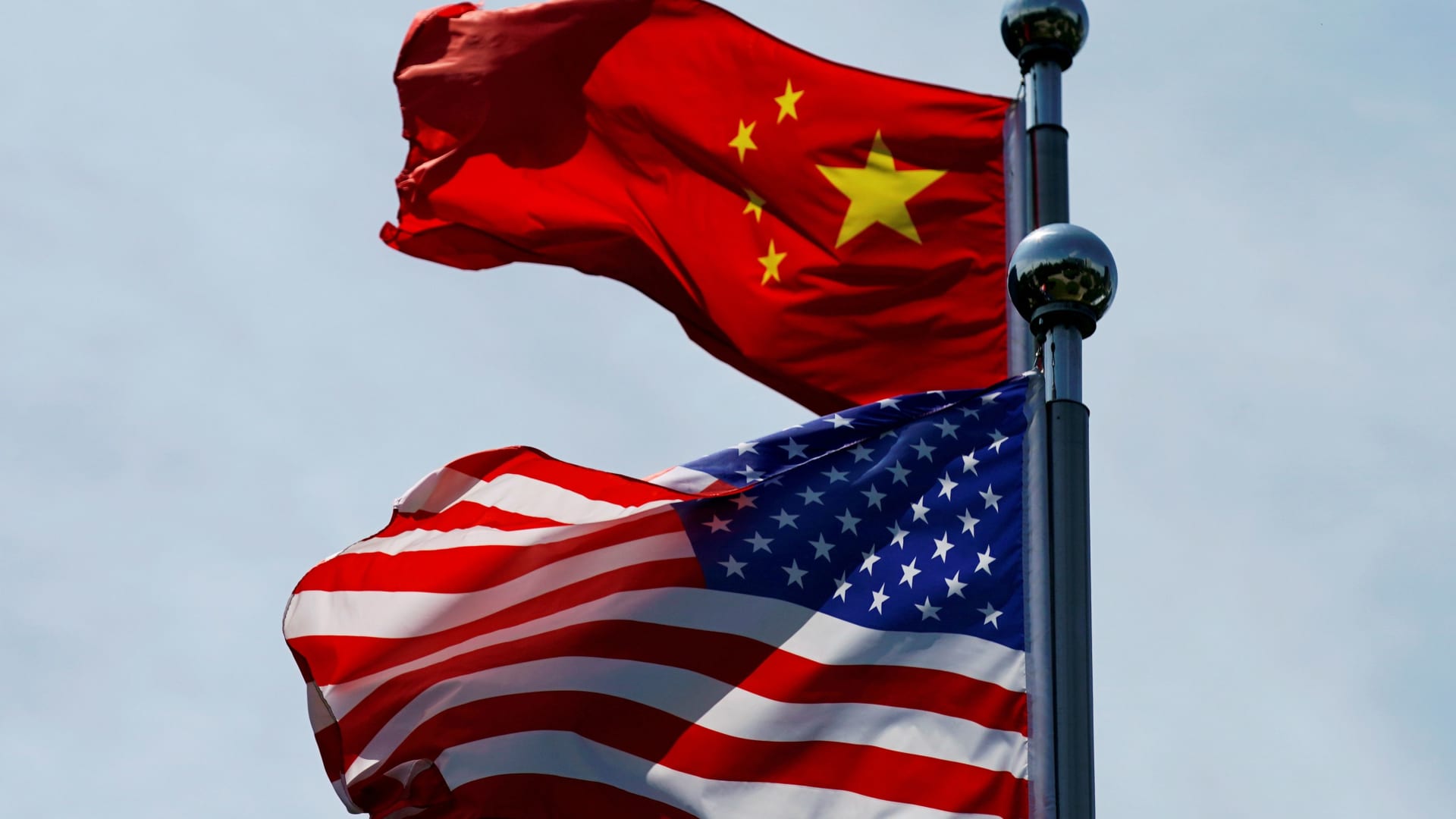 China afirmă că își va proteja propriile interese în fața „intimidării” de către SUA
