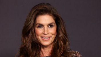 Unele vedete mint că nu au apelat la chirurgie estetică. Injecțiile cu vitamine, botox și colagen sunt secretul lui Cindy Crawford