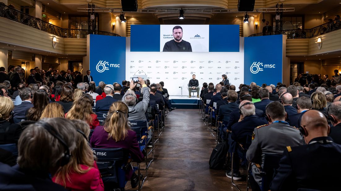 Viitorul Ucrainei și al Europei se discută la Munchen. Ciolacu are treburi mai importante: postează pe TikTok