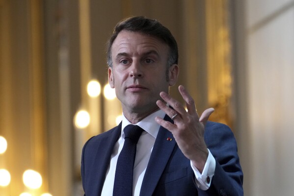 Macron convoacă o reuniune de urgență a liderilor UE, la Paris, privind războiul din Ucraina. Apelul Trump-Putin amplifică tensiunile