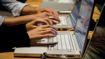 România e codașă la digitalizare. Doar 25% dintre români au folosit servicii publice online anul trecut