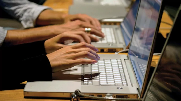 România e codașă la digitalizare. Doar 25% dintre români au folosit servicii publice online anul trecut