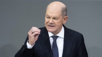 Olaf Scholz cere Parlamentului să declare stare de urgență pe fondul „evenimentelor din ultimele 24 de ore și a declarațiilor făcute de Guvernul SUA” cu privire la Ucraina