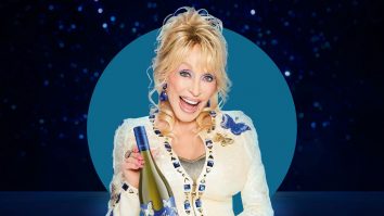Dolly Parton anunță lansarea unei noi băuturi pinot noir de la Dolly Wines: „Acum îmi place roșul. Ar trebui să-l încercați!”