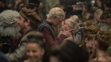 Regizorii sunt acuzați că incestul devine Mainstream în filme: Care este explicația