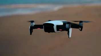 Un bărbat din Suedia a fost condamnat pentru „condus” beat al unei drone. Ce pedeapsă a primit