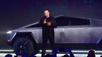 Guvernul SUA intenționează să cheltuie 400 de milioane de dolari pe Tesla-uri blindate