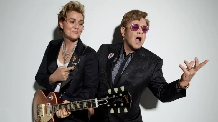 Elton John își surprinde fanii cu un anunț special. Artistul lansează pe 4 aprilie albumul „Who Believes In Angels?”