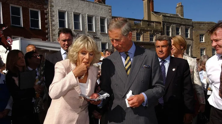 Cum se menține familia regală britanică în formă? La mesele oficiale se servesc fripturi fine, pește proaspăt și vinuri alese