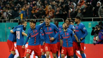 FCSB s-a calificat în optimile Europa League, unde va da peste Lyon. 50.000 de spectatori au înfruntat gerul de pe Arena Național