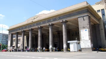 Gara de Nord a devenit cel mai mare talcioc din București. Zeci de mese pline de chinezării au fost amplasate în mijlocul gării