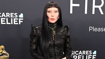 Cine a strălucit la gala Premiilor Grammy? Adrian Oianu, designer vestimentar: „Cel mai interesant moment al modei a fost dat de ținutele de școlari”