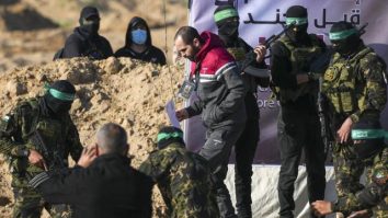 Hamas a eliberat astăzi trei ostatici israelieni. 183 de deținuți palestinieni vor fi eliberați din închisorile israeliene