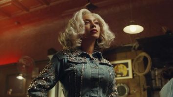 VIDEO. Beyoncé lansează o nouă colecție cu Levi’s și reinterpretează o reclamă din 1991. Campania pune în prim-plan forța feminină