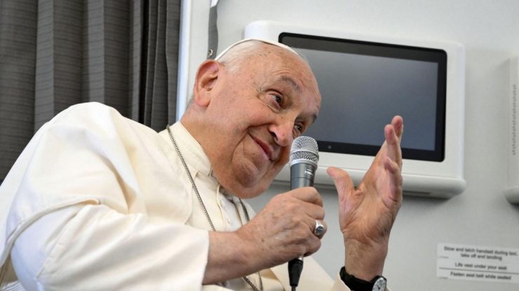 Papa Francisc a avut o criză respiratorie în spital: Ce spune Vaticanul