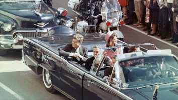 FBI a descoperit 2.400 de dosare pierdute legate de asasinarea președintelui John F Kennedy. „Doi trăgători” ar fi fost implicați