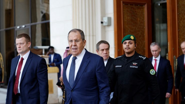 BREAKING NEWS: Rusia a cerut Statelor Unite la Riad ca NATO să-și retragă trupele de pe flancul estic al Europei. Ce spun oficialii români, citați de FT