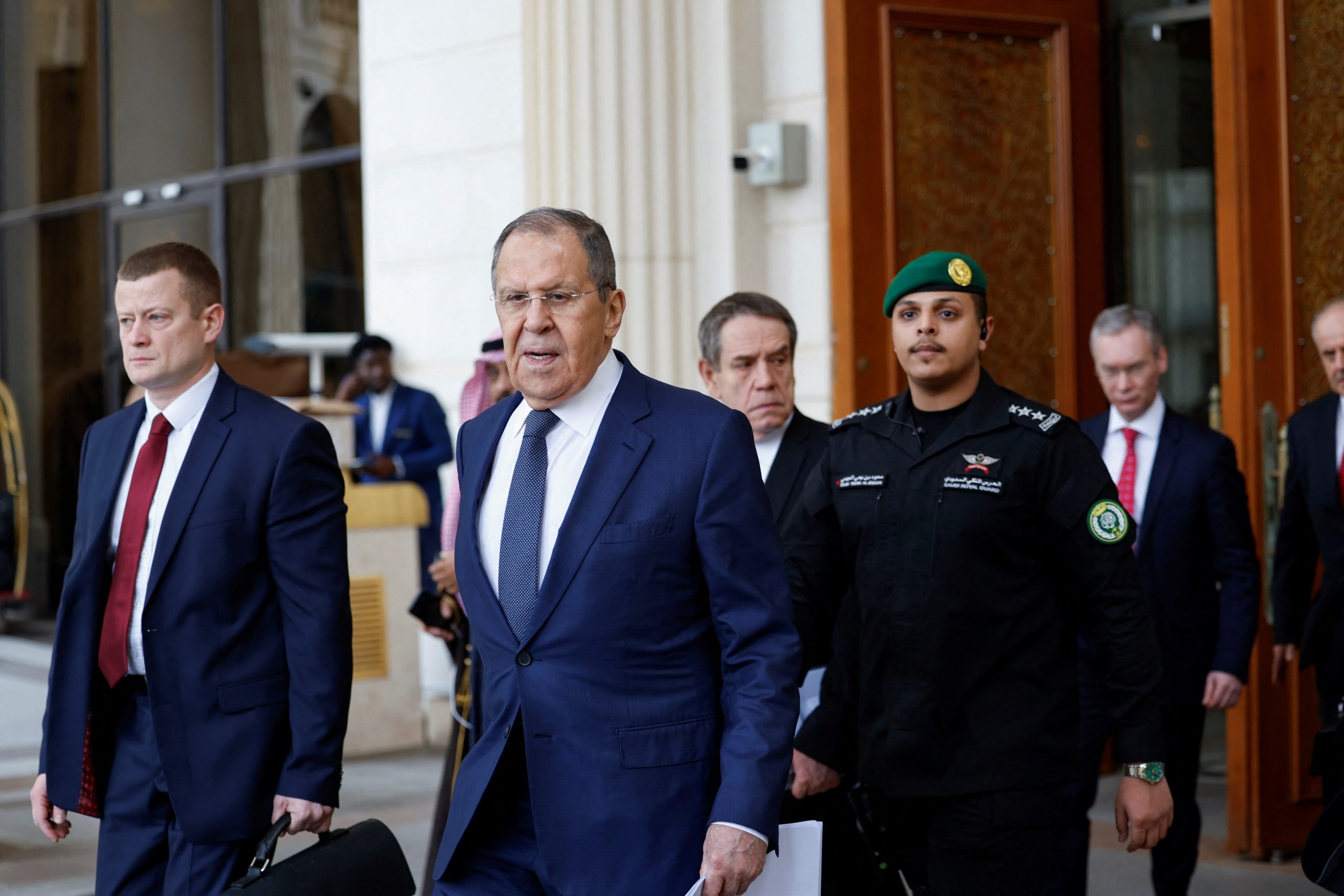 BREAKING NEWS: Rusia a cerut Statelor Unite la Riad ca NATO să-și retragă trupele de pe flancul estic al Europei. Ce spun oficialii români, citați de FT