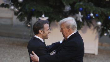 Emmanuel Macron a discutat cu Donald Trump înainte de reuniunea europeană de urgență de la Paris privind Ucraina