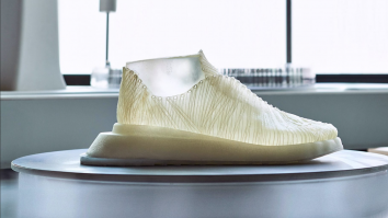 Nanoceluloza produsă de bacterii revoluționează industria modei și nu numai. Cum funcționează aceasta