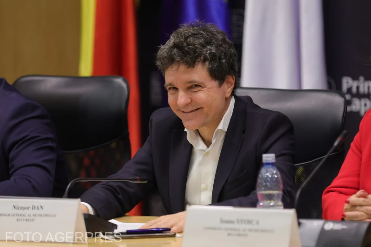 Nicușor Dan o ia pe urmele lui Ciucă și fură startul campaniei electorale. Cât de legal e ce face?