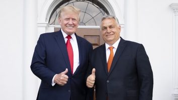 Donald Trump restructurează din temelii sistemul american. Analiștii îl compară pe președintele SUA cu Viktor Orbán
