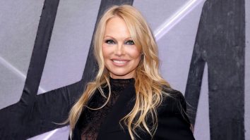 Pamela Anderson recunoaște că a fost plătită de Playboy pentru a participa la petrecerea de ziua lui Donald Trump