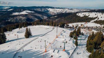 Te pregătești pentru vacanța de schi? Urmează două săptămâni de frig în masivele românești